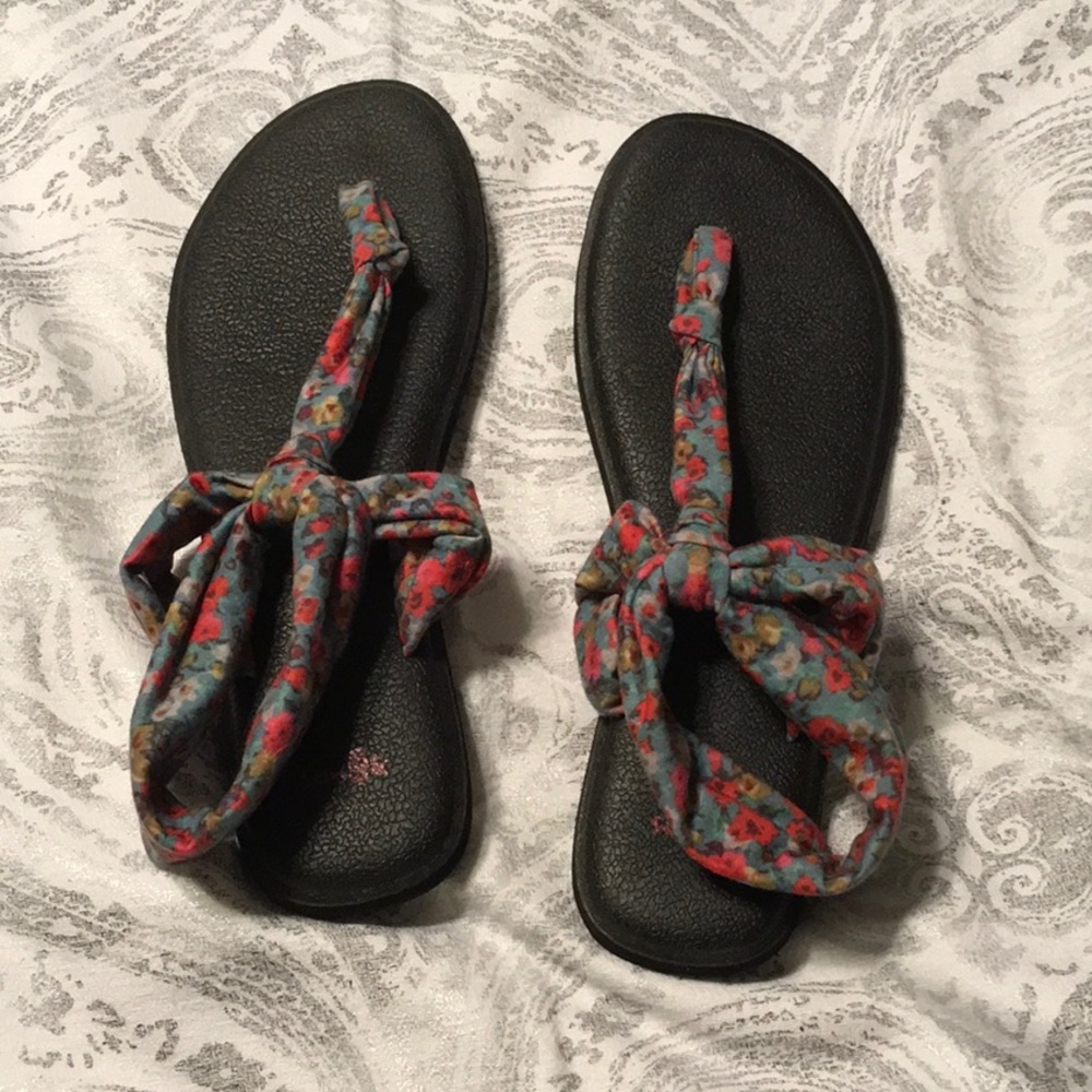 Sanuk Women’s sandals w yoga mat soles